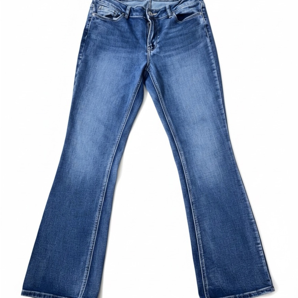Baby Bootcut Jeans | Size 32 Long | 32" Inseam